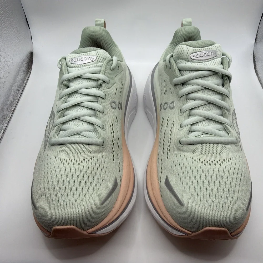 Saucony Womens Hurricane 25 Comfortable Athletic Shoes Mist Cameo Size 8.5. New